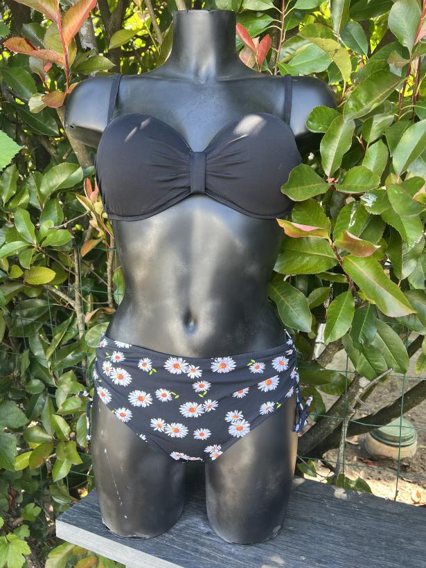 Réf 4821 - Maillot 2 pièces Noir/marguerite