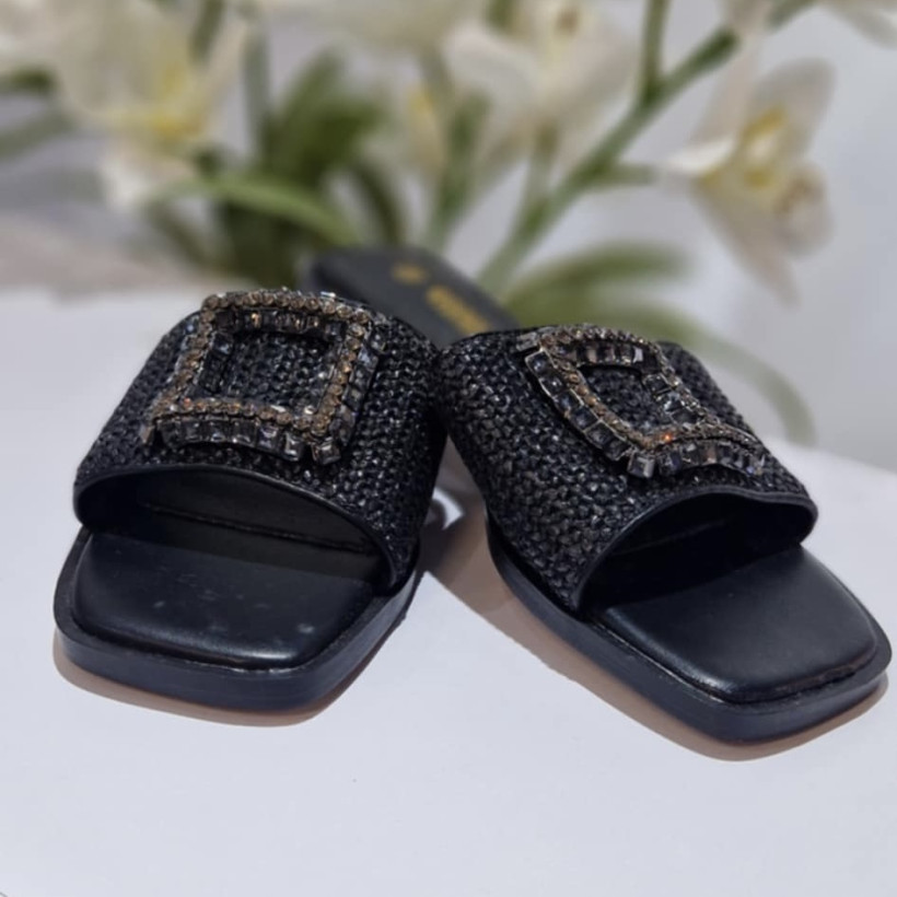 Klapki czarne z klamra