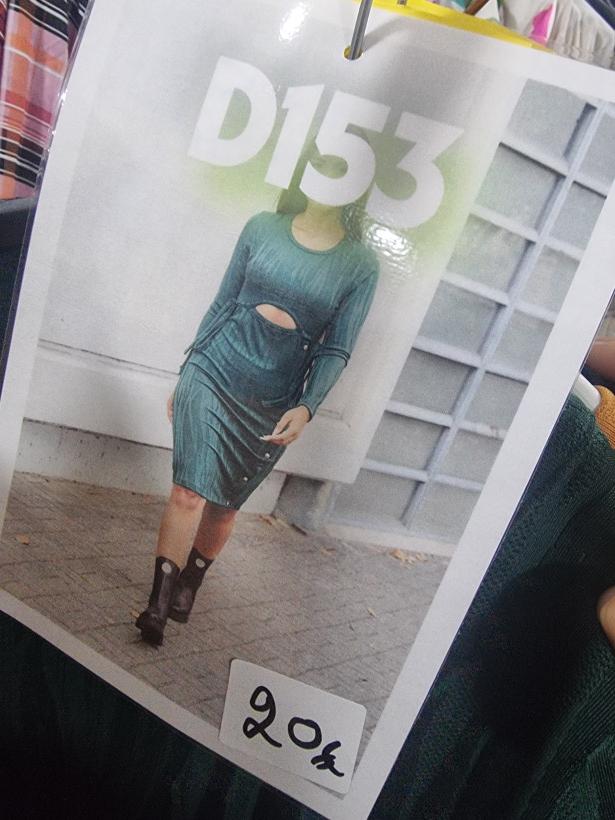 Vestido diskreto D130