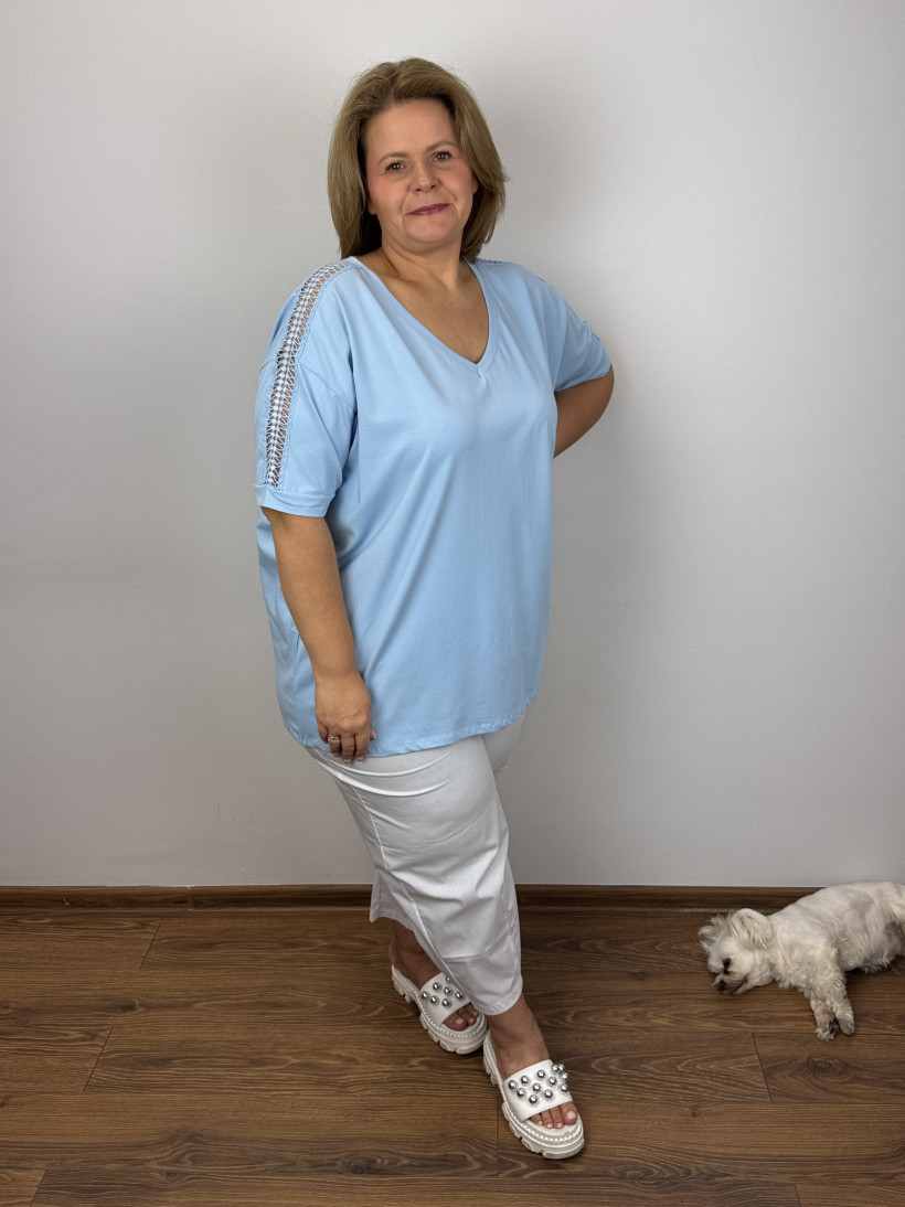 Bluzka/Tunika w szpic jednokolorowa, gipiura na ramionach - veso - 9134 - błękit- promocja