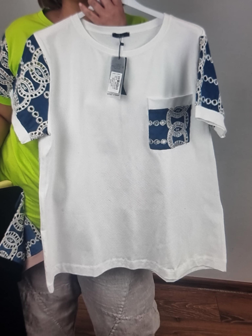 Bluzka jednokolorowa, rękawy i kieszonka z ażurowanych jeansem - veso - 9138 - biała- promocja