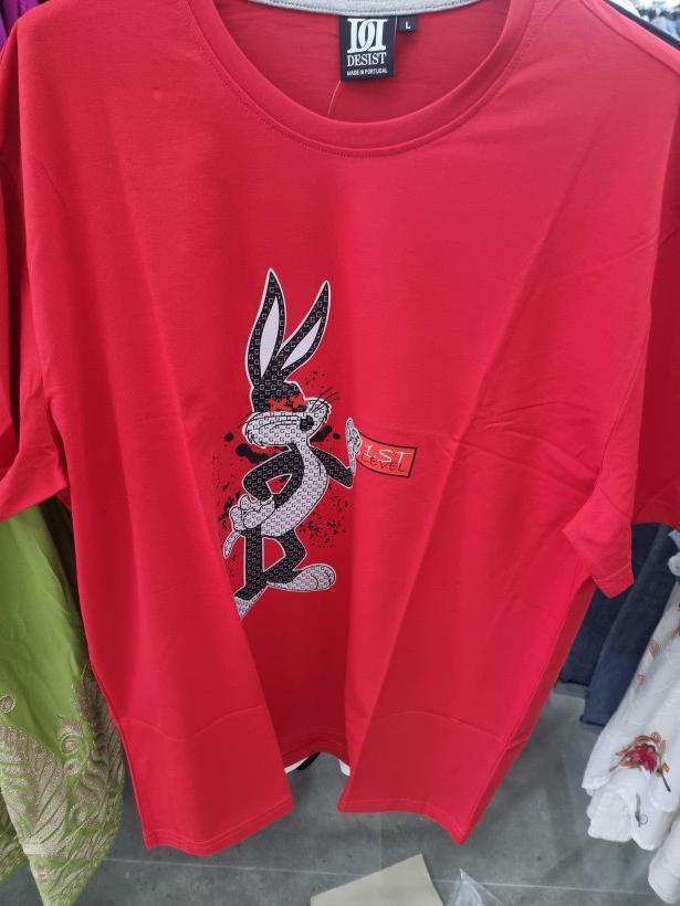 T-shirt homem coelho