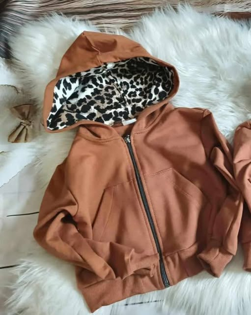 Bluza kaptur w panterke Emiś