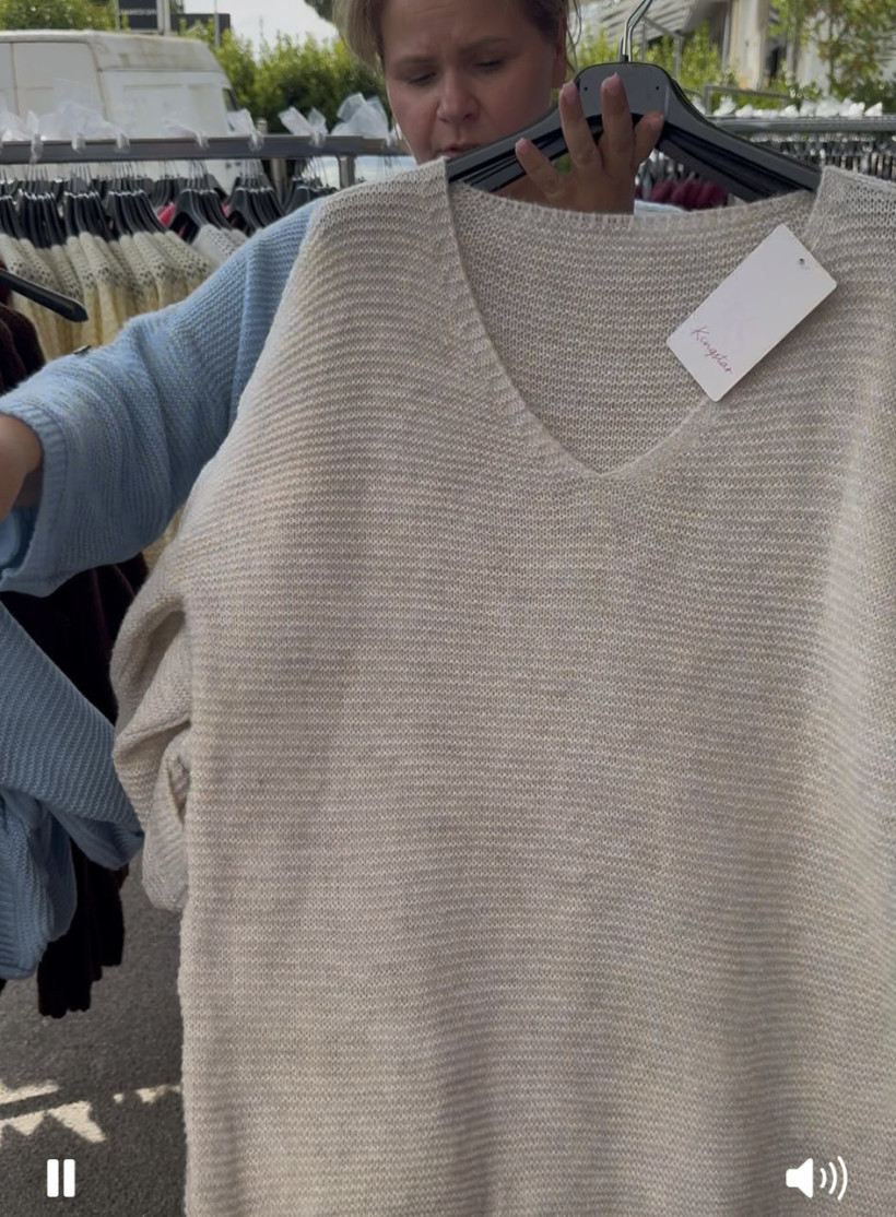 Italia nr.3 - Sweter jednokolorowy w szpic - wł. - 9563 - beż