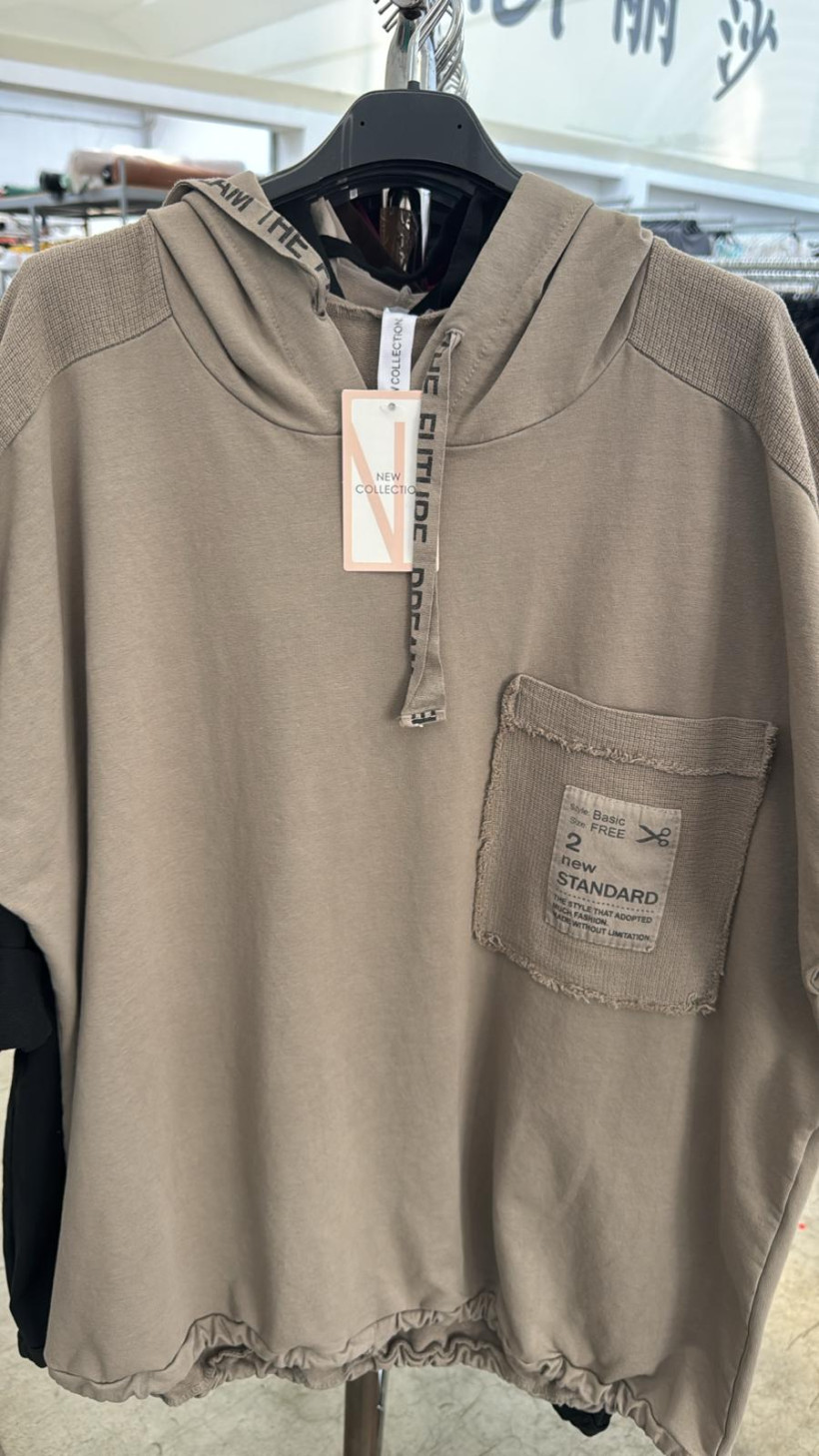 Italia nr.3 - Bluza jednokolorowa z kieszonka i kapturem - wł. - 3394 - fango