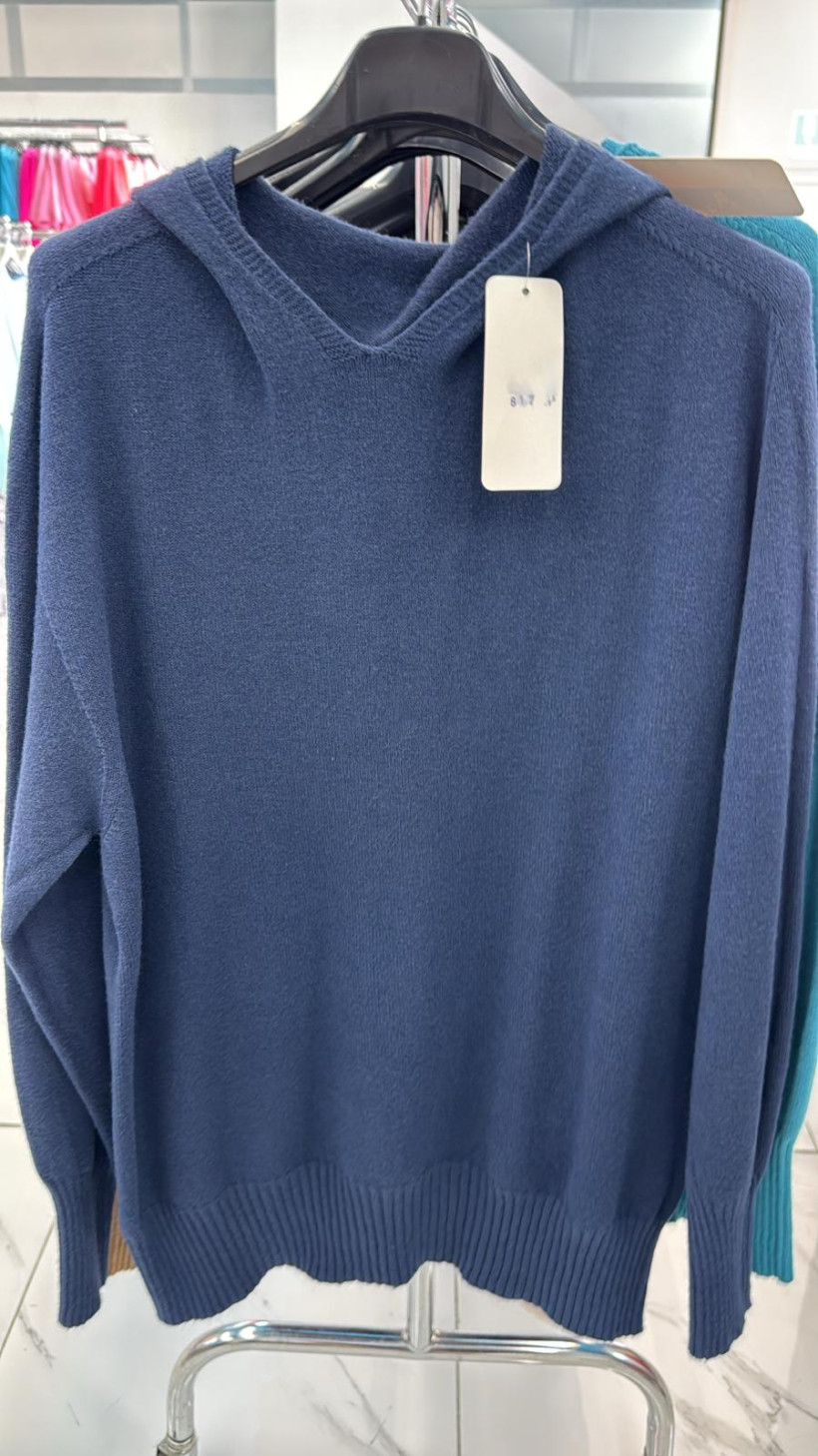 Italia nr.3 - Sweter jednokolorowy z kapturem - wł. - 817 - ciemny jeans