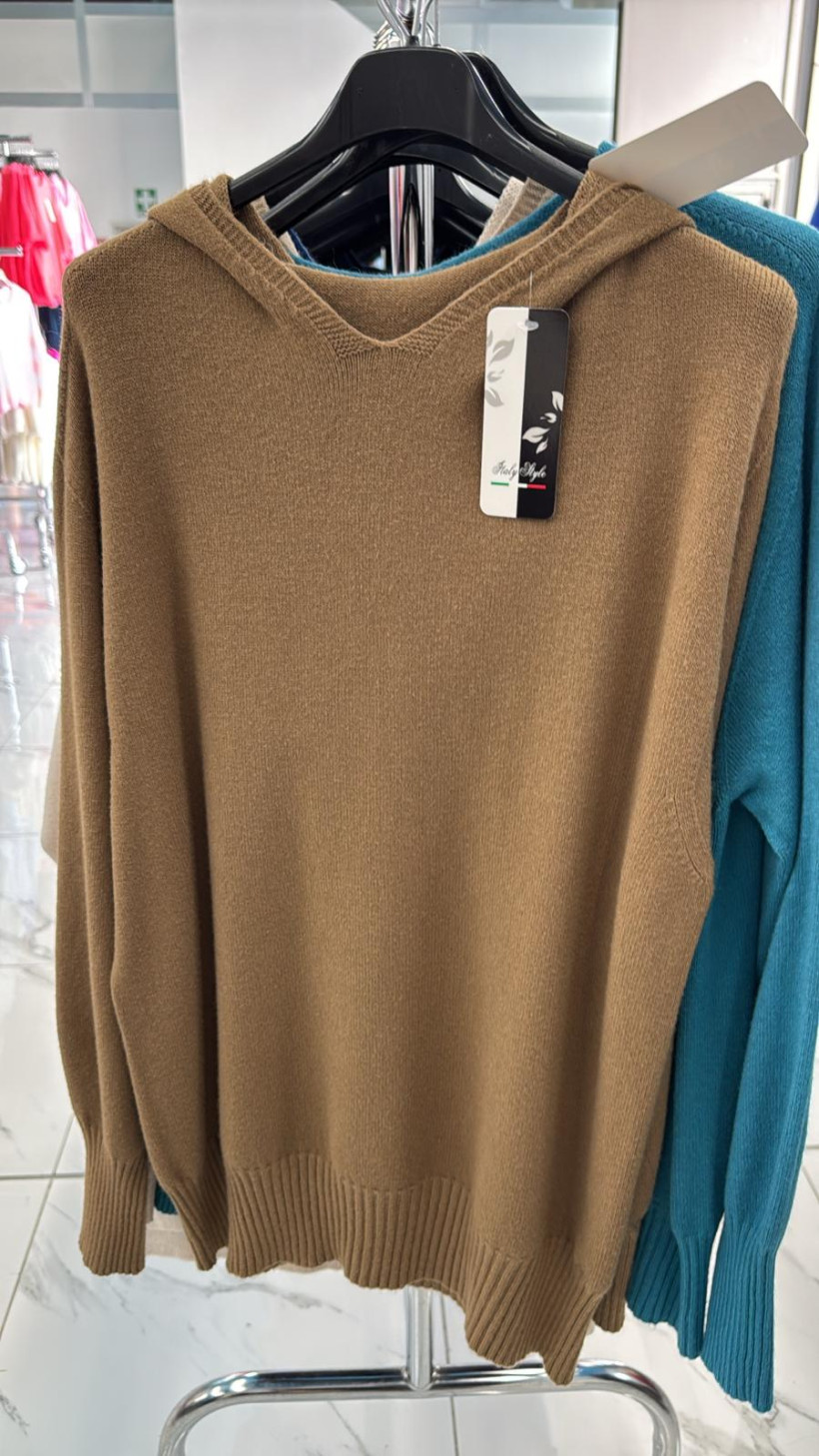 Italia nr.3 - Sweter jednokolorowy z kapturem - wł. - 817 - camel
