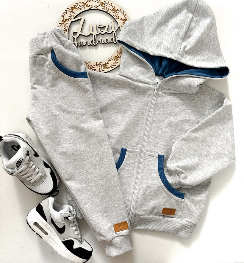 KOMPLET DRESOWY (SPODNIE +  ROZPINANA BLUZA Z KAPTUREM) SZARY Z  NIEBIESKIM ZUZI