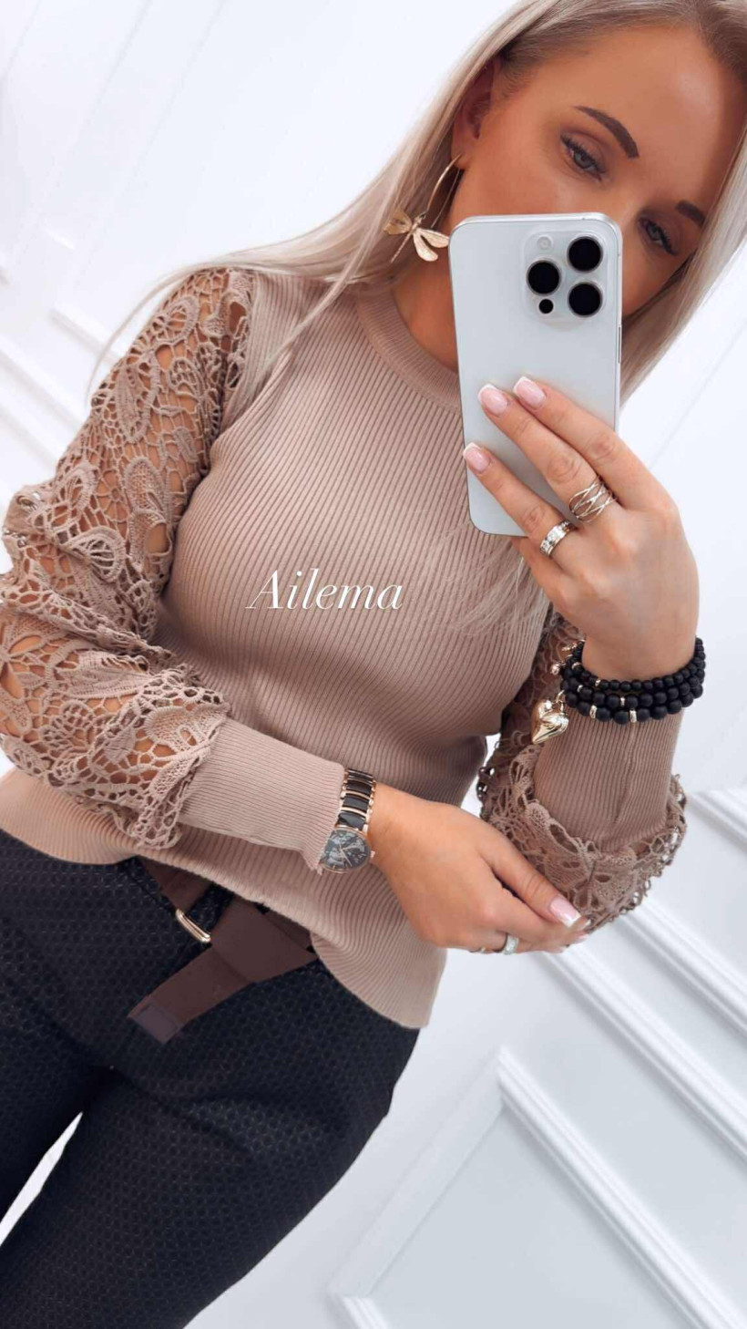 Sweter AX9460 prążek, haftowany rękaw