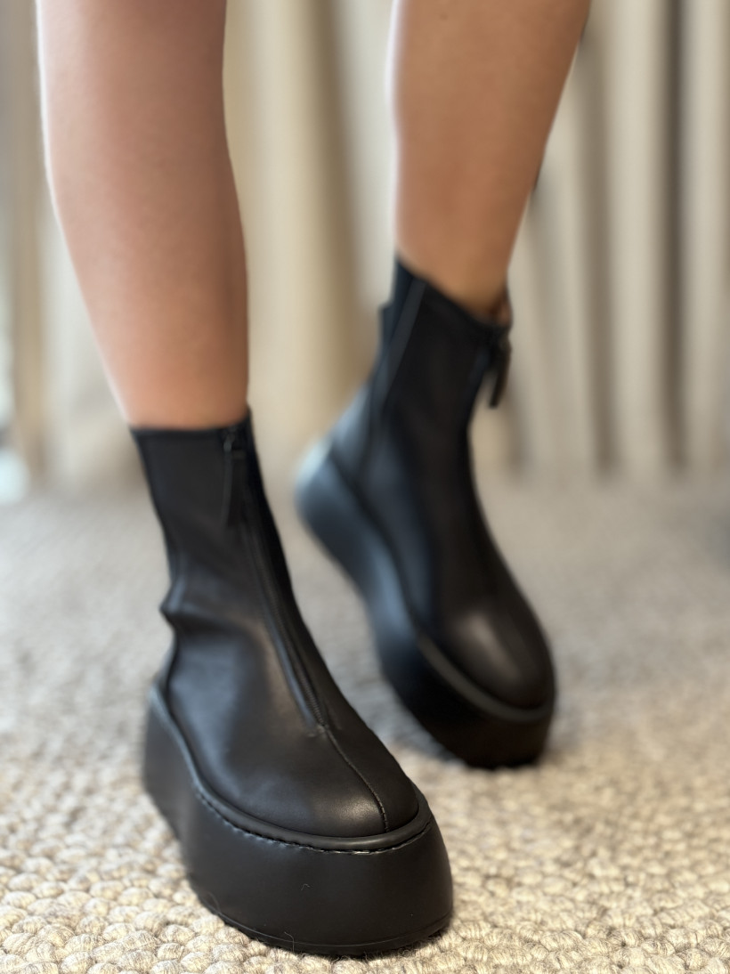 BOTKI SKÓRA Z GUMĄ GRUBA PODESZWA CZARNE SALE