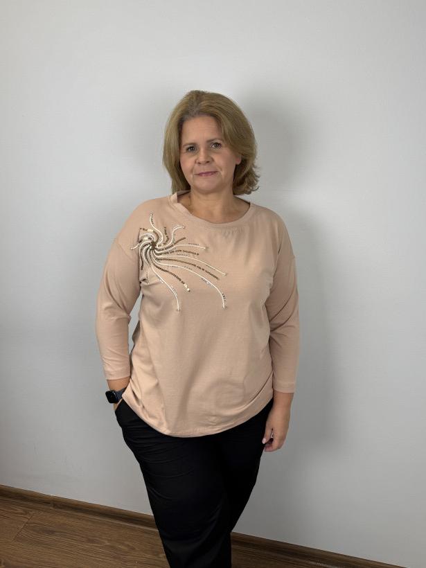 Bluzka jednokolorowa, wyszywany kwiat - 3077 - kamel
