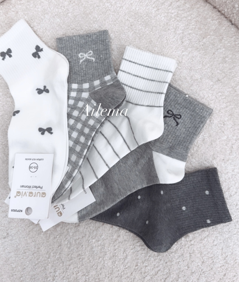 WYPRZEDAŻ Skarpetki damskie NZX2823 ozdobne