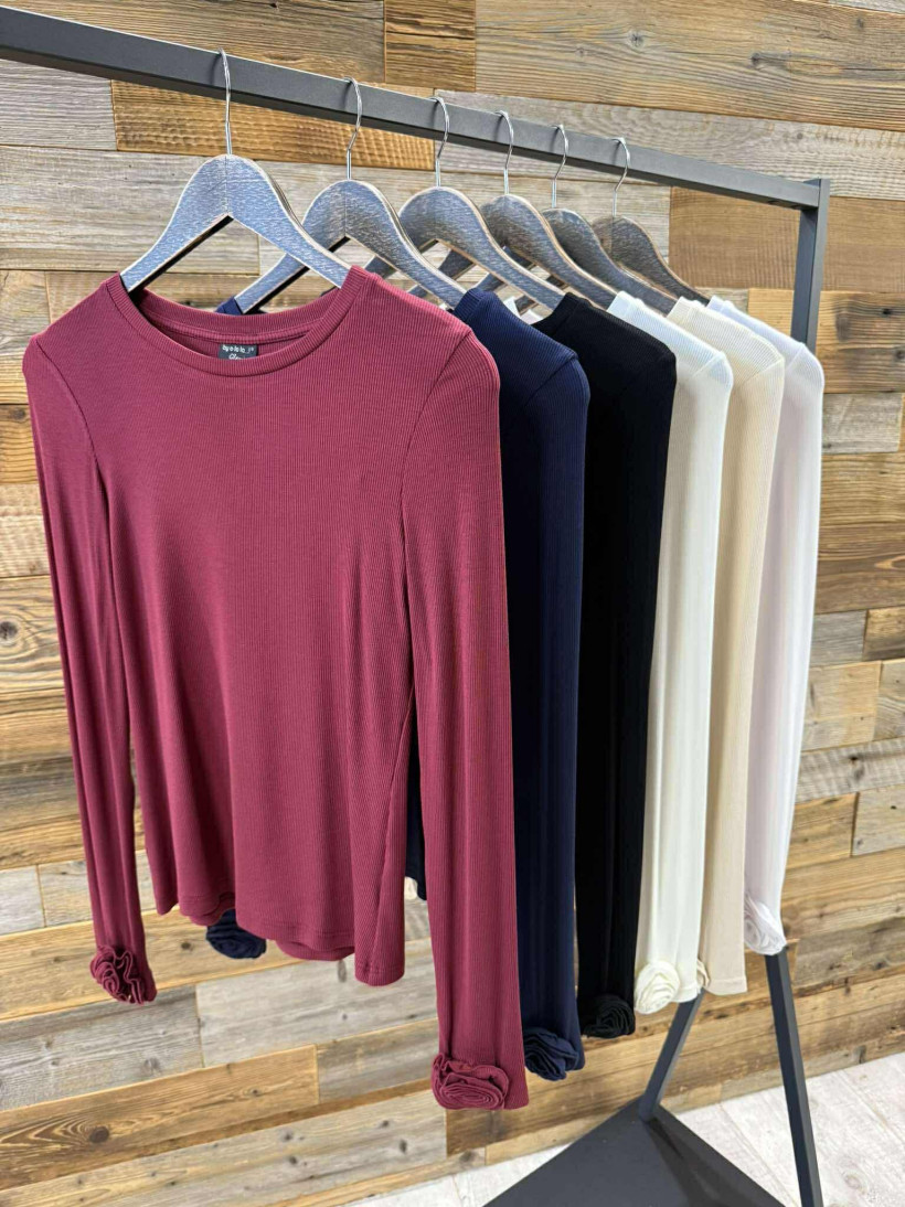 By o la la..! basic z różami na rękawach