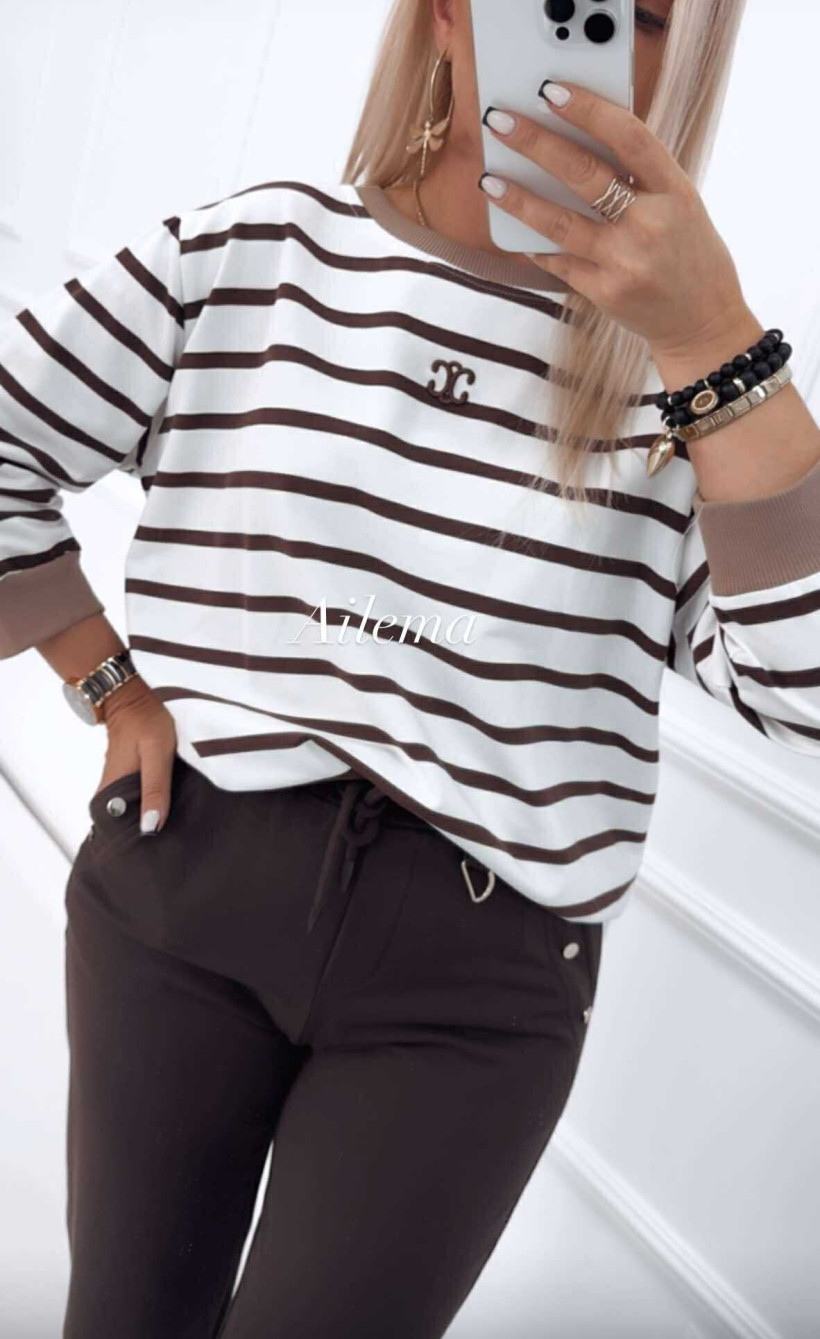 Bluzka Megi B2032 w paski z ozdobną naszywką, rękaw 3/4