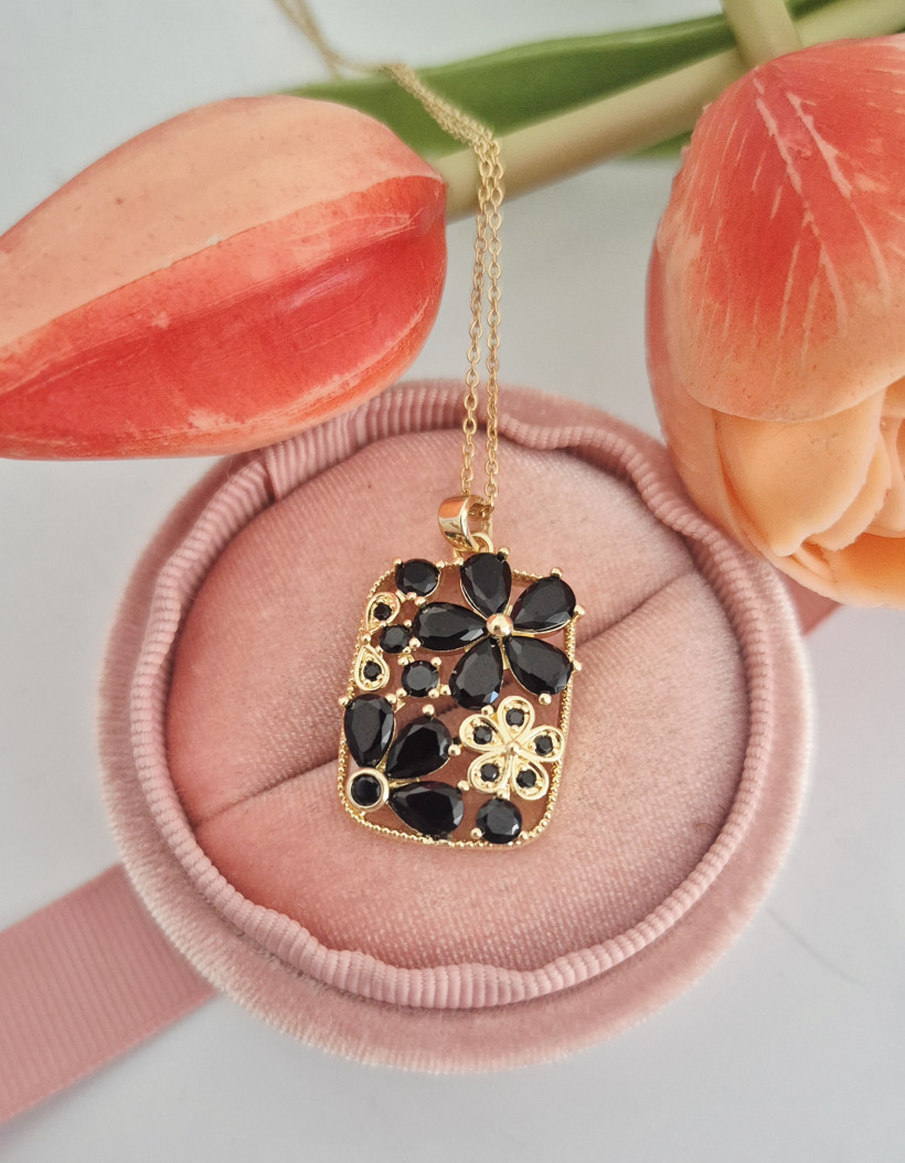 Naszyjnik czarny kwiat