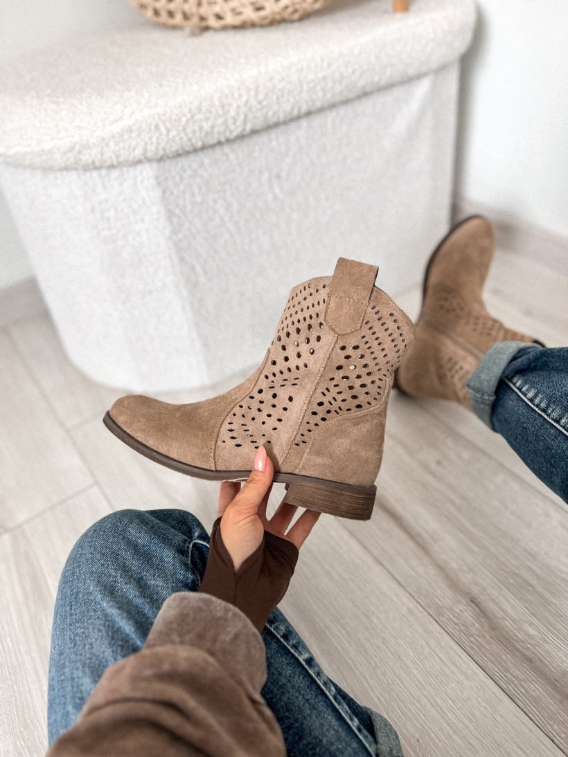 Botki zamsz ażurek beż