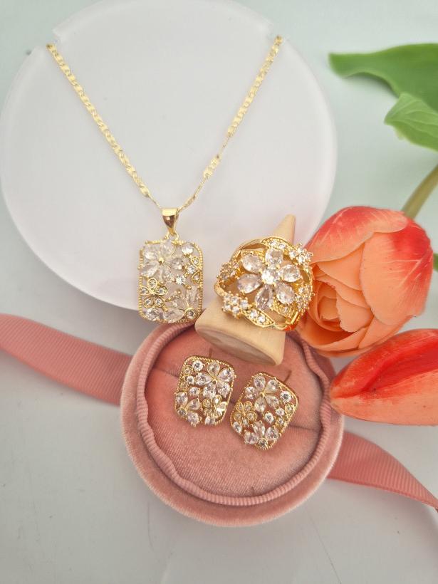 Naszyjnik kwiaty ozdobny łancuszek