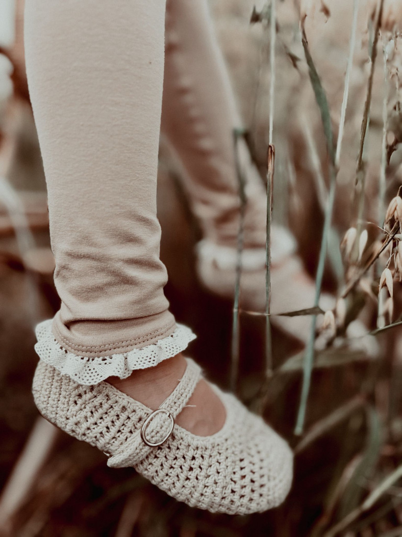 LEGINSY BEŻOWE Z KORONKĄ MAKBA