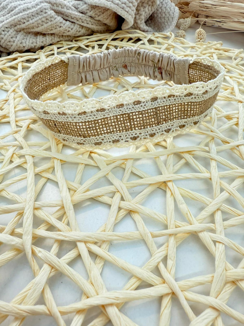 OPASKA BEŻOWA Z KORONKĄ MAKBA