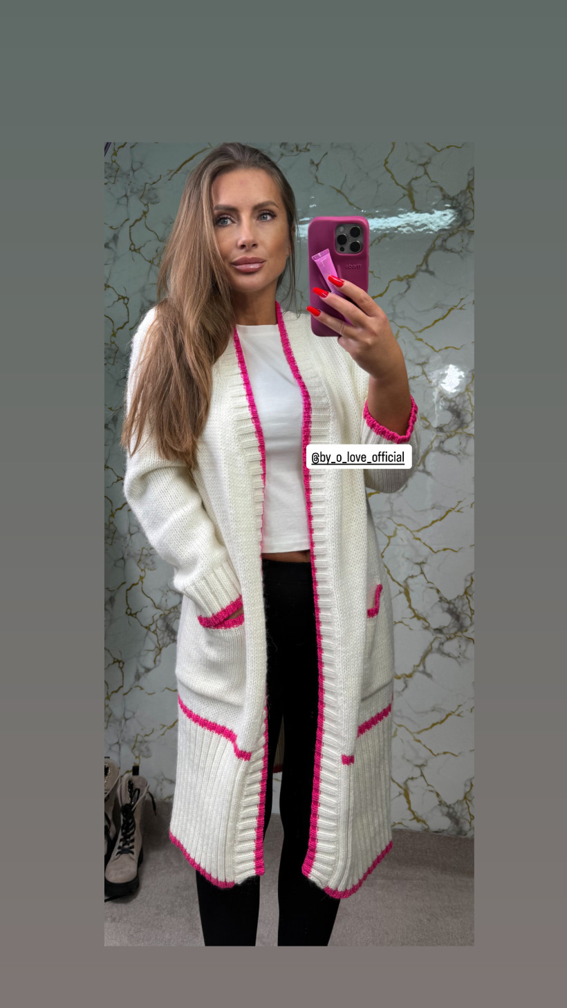 Sweter śmietanowy  fuksjowa lamówka 