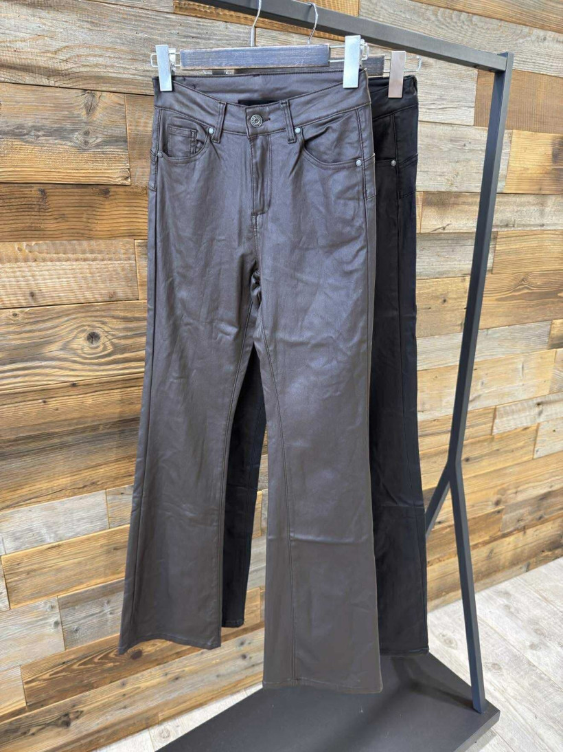 By o la la..! spodnie dzwony z ekoskóry