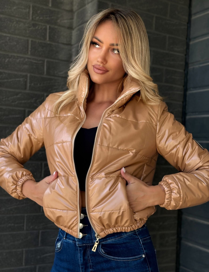 Krótka kurteczka pikowana z Logo Marina 