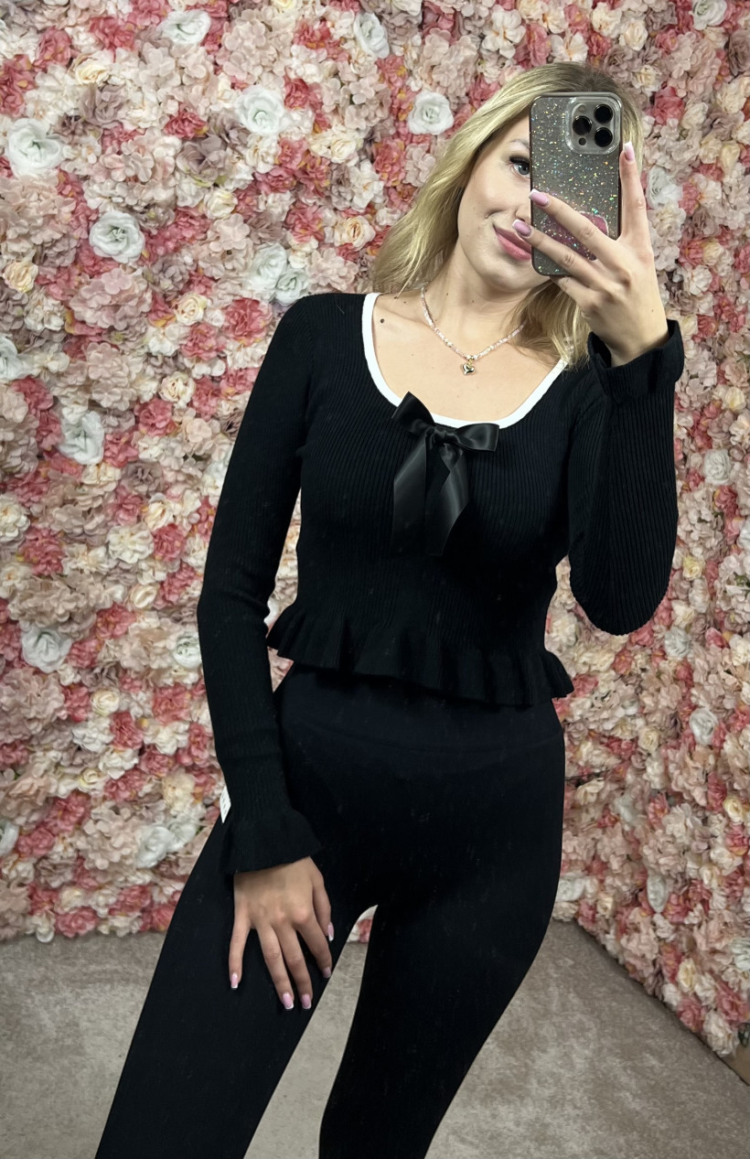 B* Sweterek z kokardką 