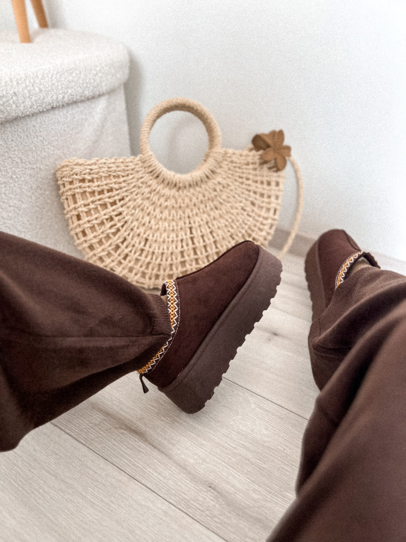 Czekoladowe śniegowcew kapcie