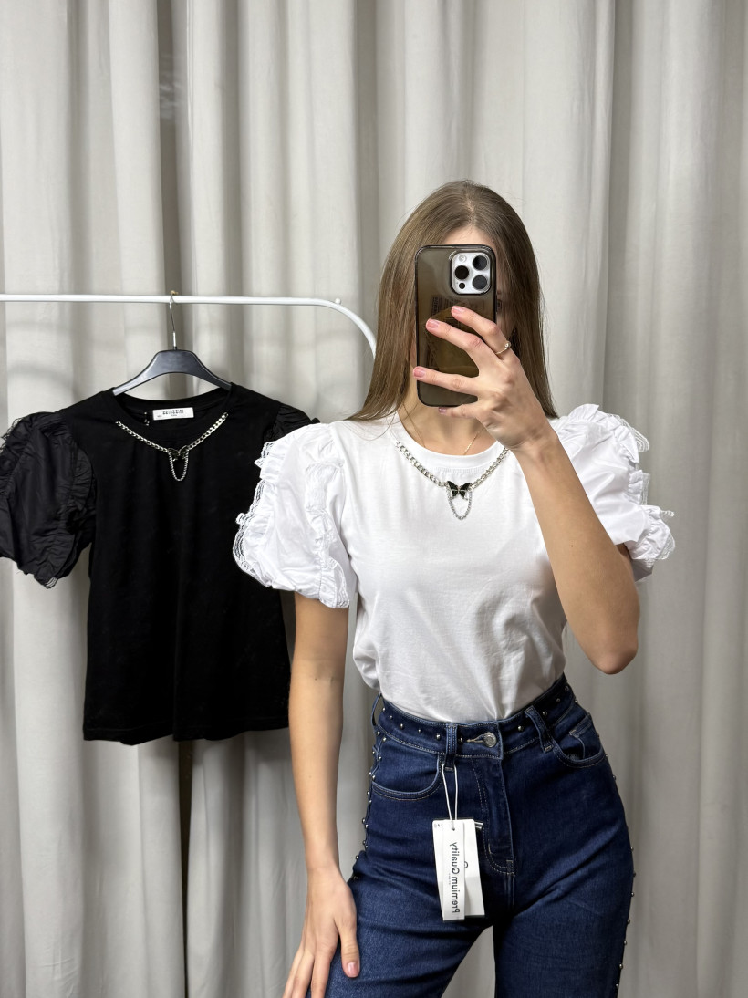 T-shirt z naszyjnikiem motylkiem 