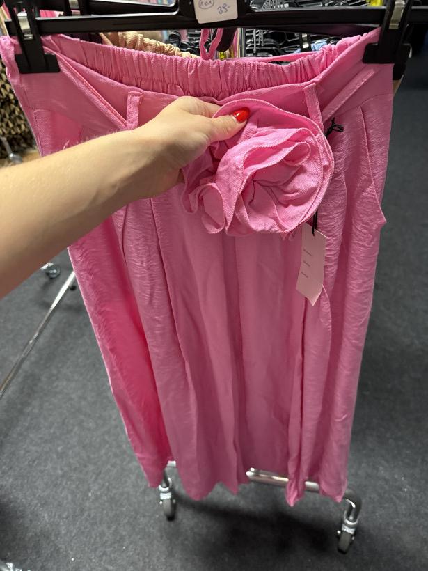 Spódnica wiskozowa z różą 