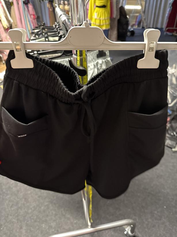 Spodenki czarne z kieszeniami 