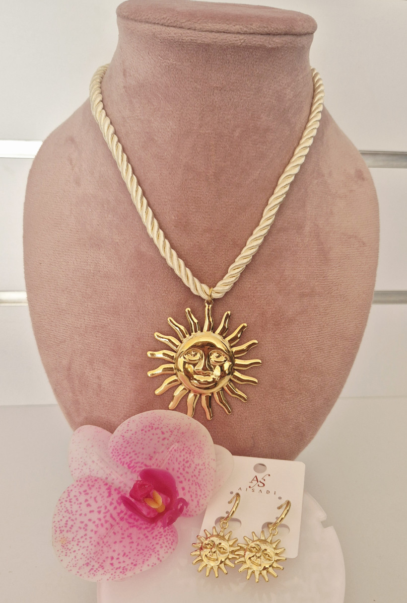 naszyjnik na grubszym sznurku ze słoneczkiem