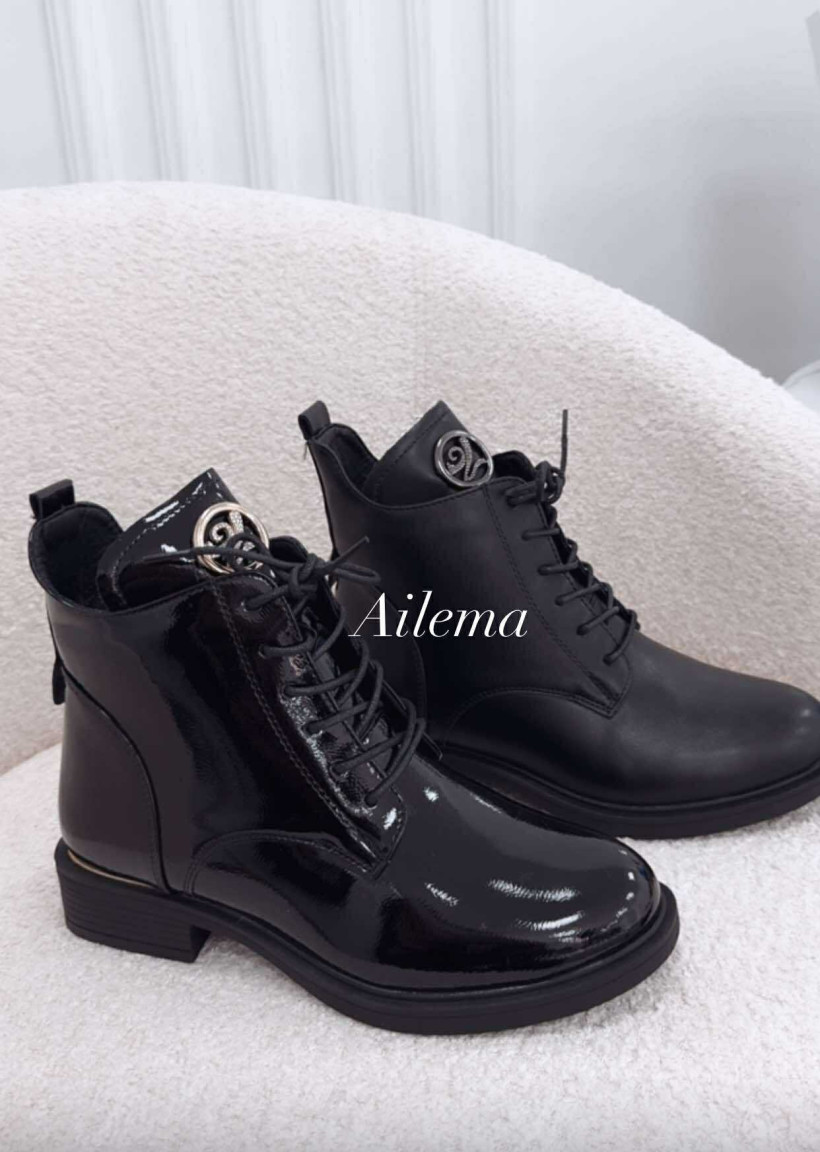 Buty oficerki 2874 zdobione na języku
