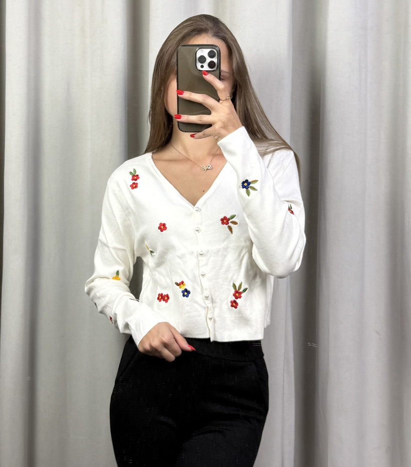 Sweterek w kwiatuszki kolory