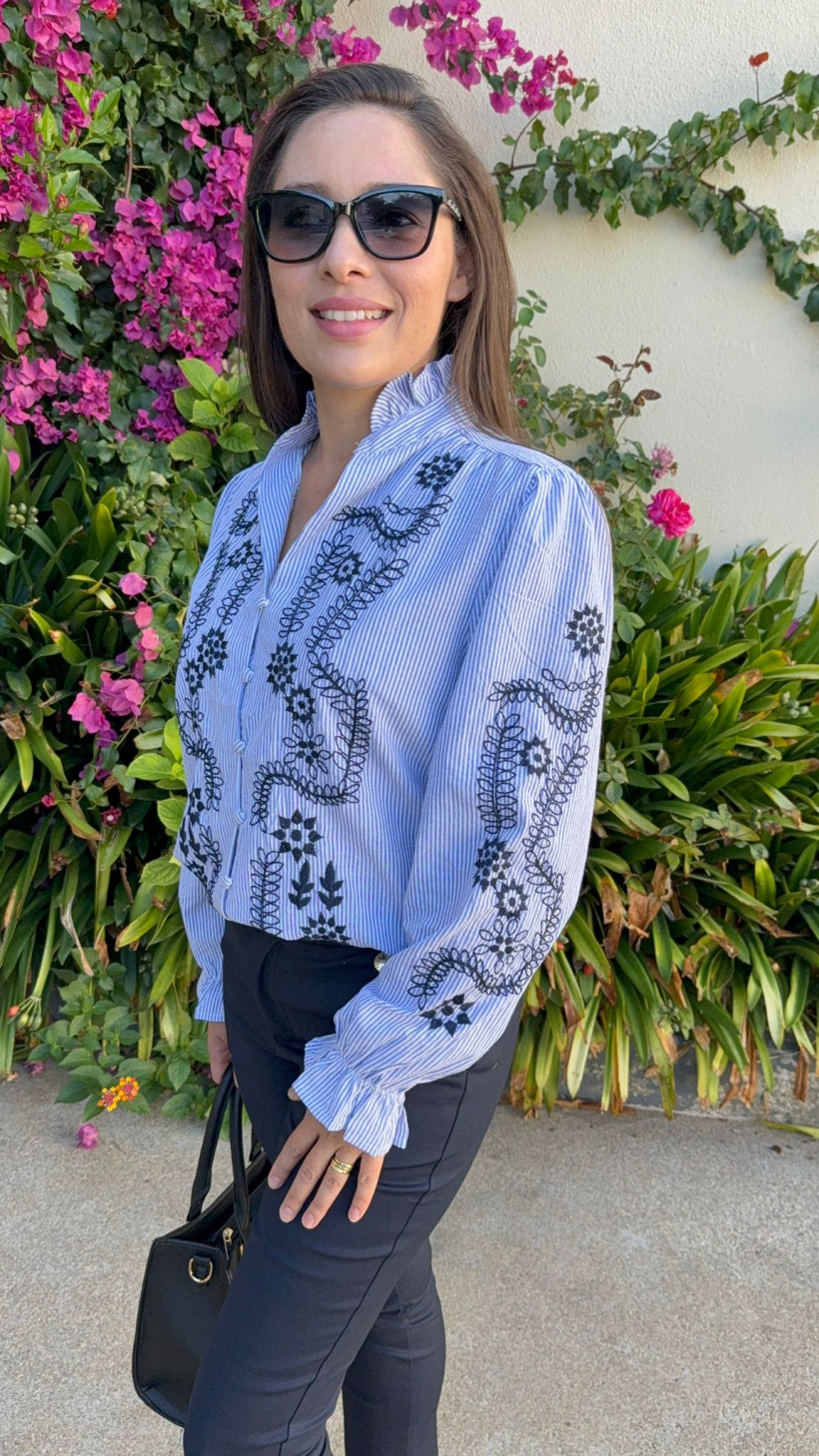 CAMISA RISCAS C/ BORDADO FLORAL