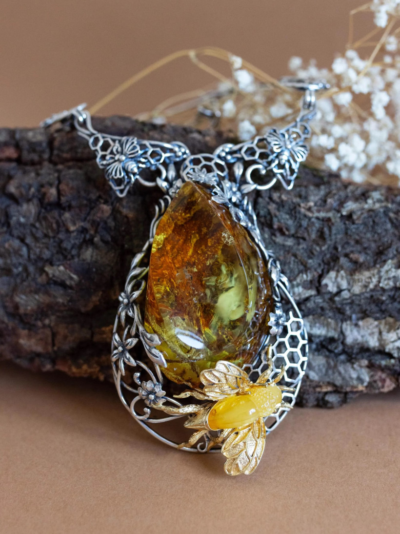 Unikatowy naszyjnik z bursztynem bałtyckim, srebro 925, pszczoła – rękodzieło artystyczne