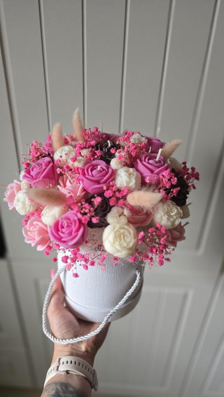 Duży box mix kwiatów róż