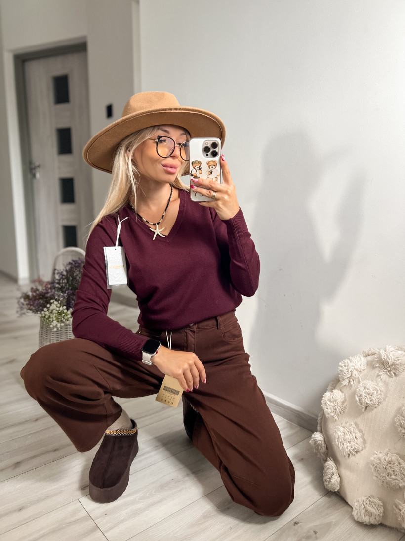 Sweterek w serek Romees