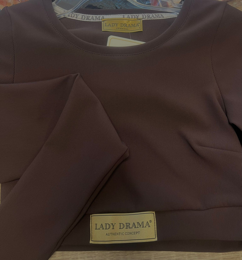 CROPTOP PRĄŻEK DŁUGI RĘKAW ESPRESSO LADY DRAMA