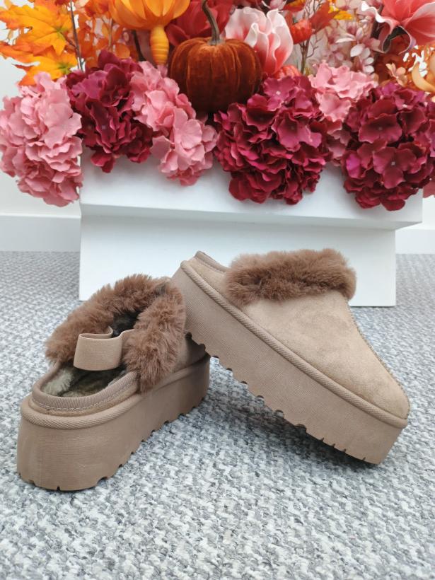 Bamboszki z odkrytą piętą beż