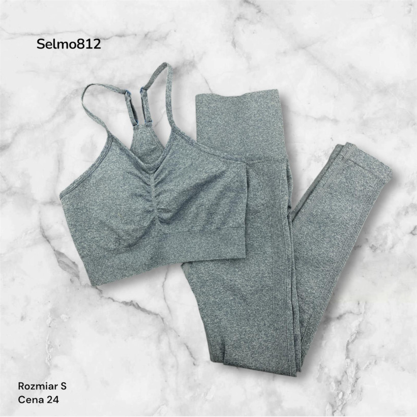 812.Komplet sportowy rozm.S