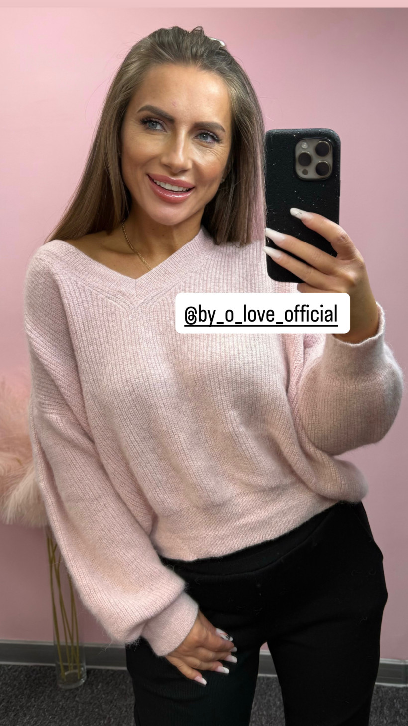 Nowy damski sweter różowy puder V unii