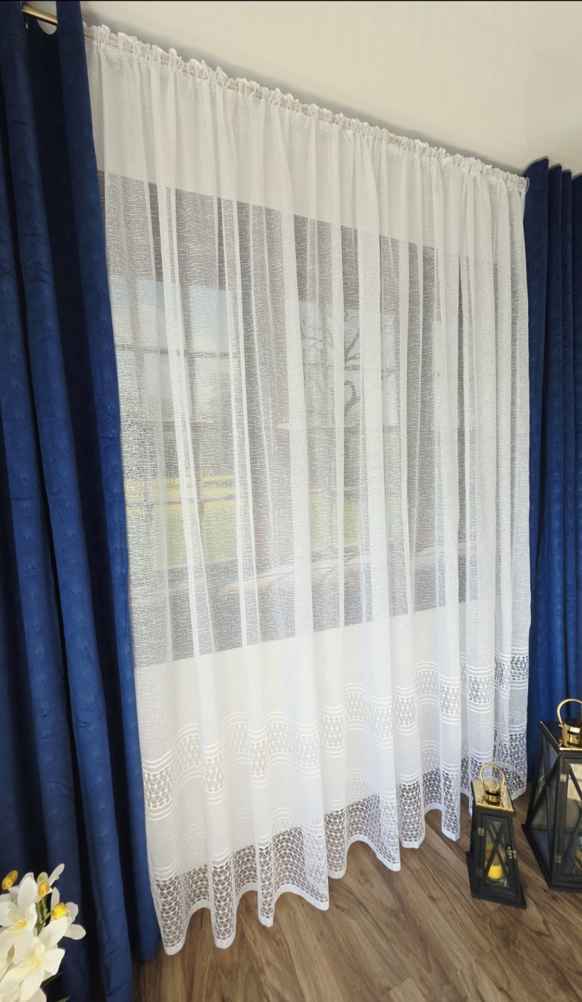 Firanka żakard z pięknym wzorem u dołu 370x250cm 
