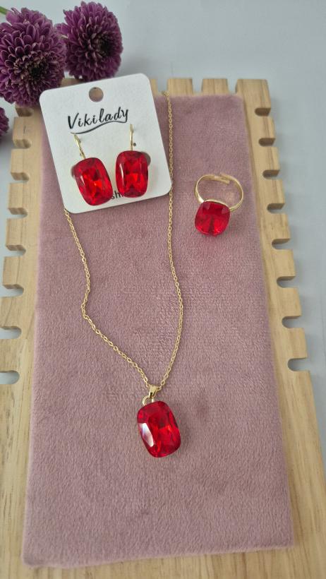 Naszyjnik z czerwonym kamieniem