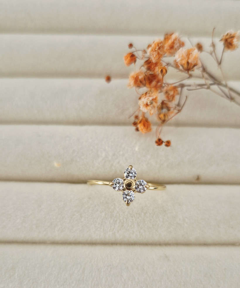 Pierścionek delikatny kwiatuszek regulowany