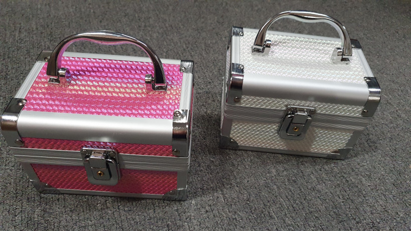 W-Kuferek holo średni. Wyprzedaż