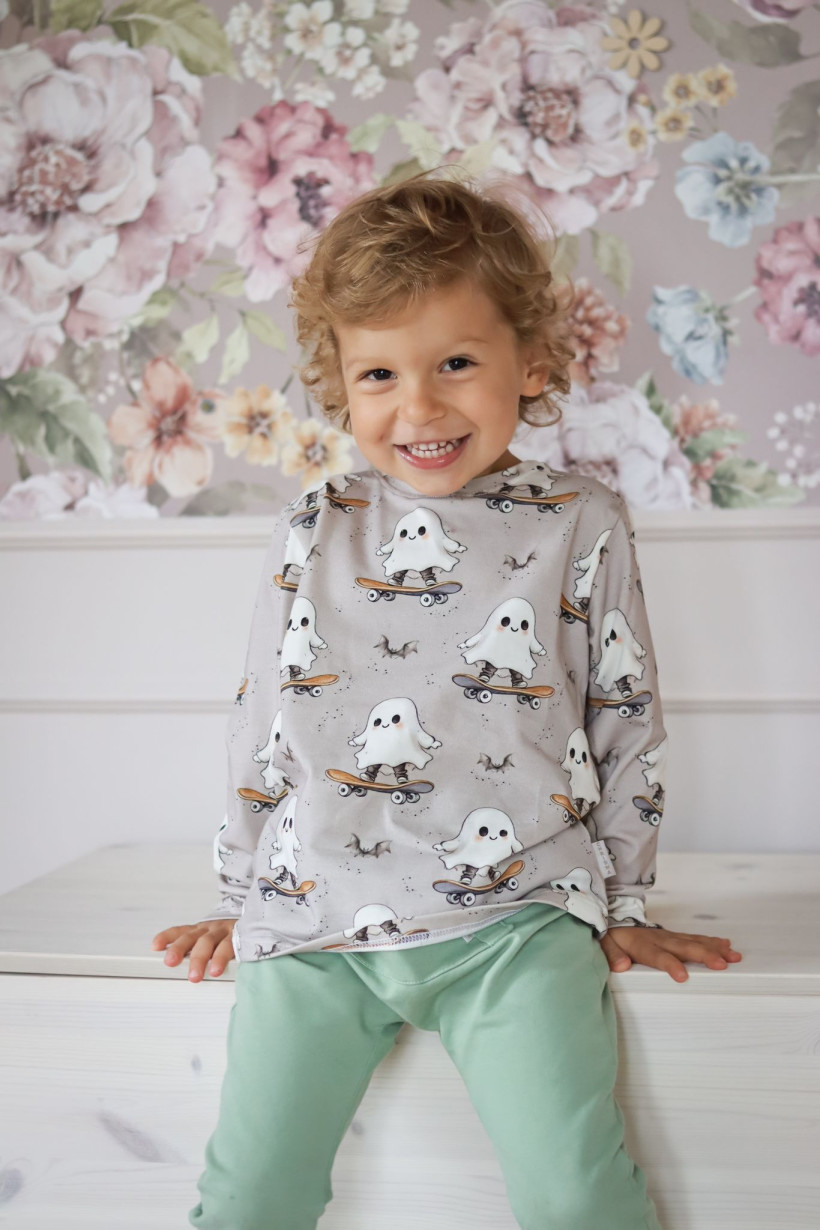 Bluzka Duszek Chrisma: Wygodna Bluzka z Duchami na Deskorolce