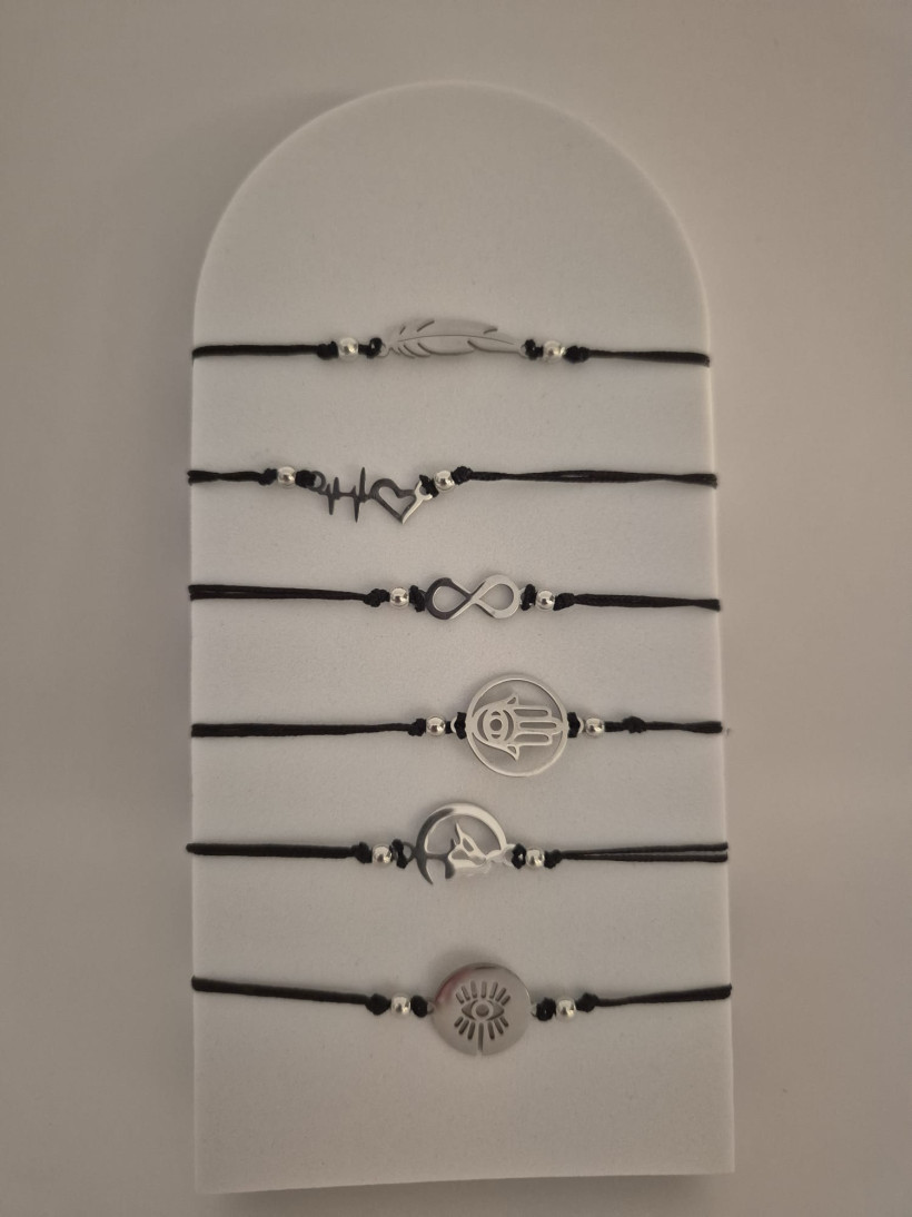 Bransoletka na czarnym sznurku