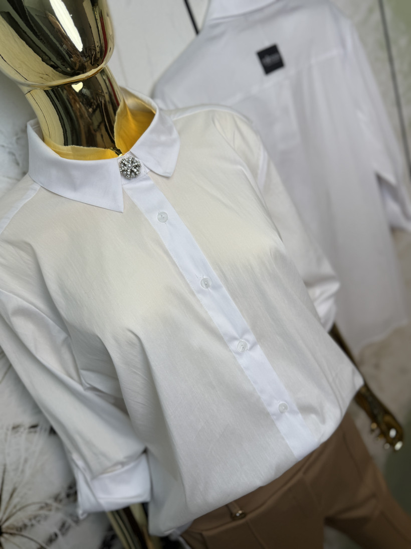 Koszula klasyczna z koszyczkiem na guzik Minouu