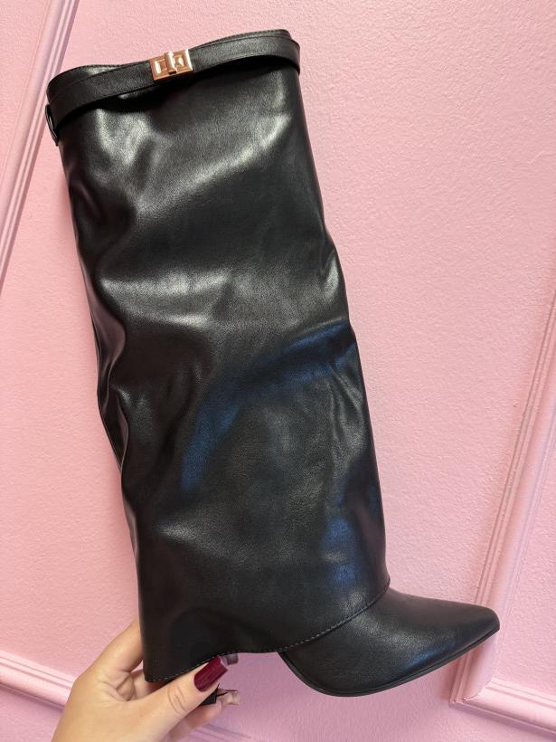 Czarne kozaki z szeroka cholewka